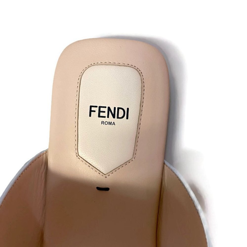 Fendi White Leather Flowerland Thong Sandal - Picture 6 of 9